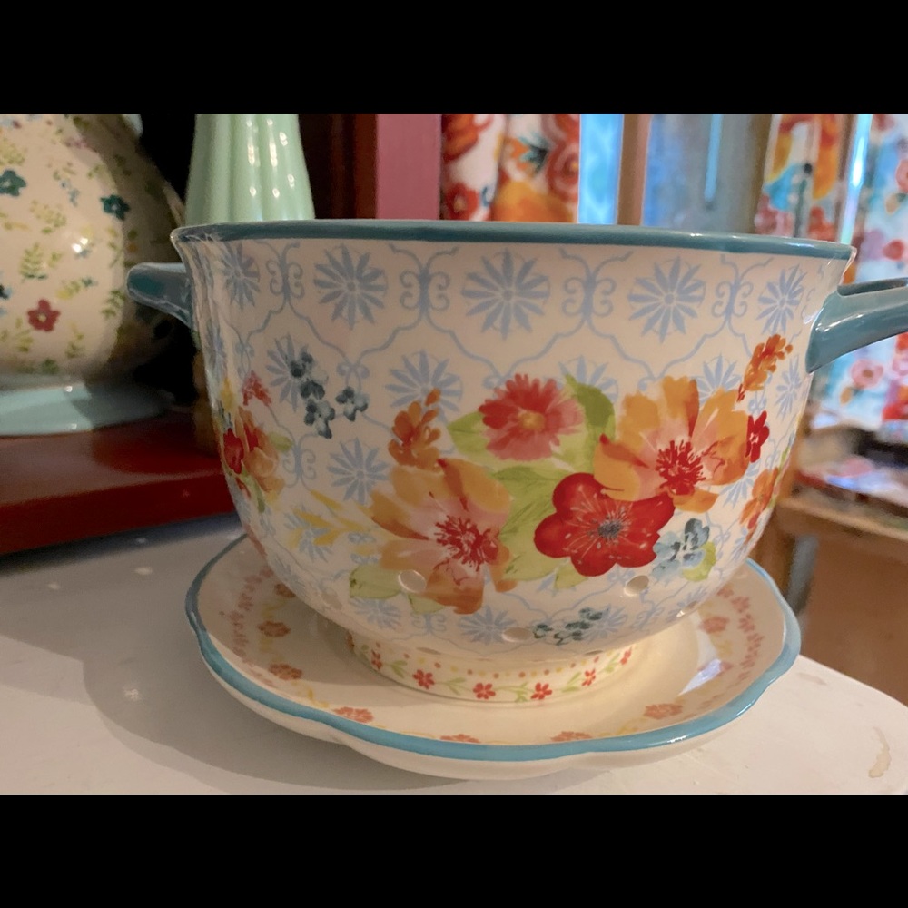 Pioneer Woman Berry Colander with Drip Plate
